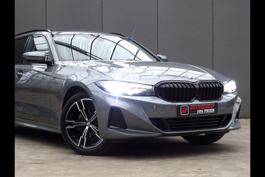 BMW 3 Serie Touring 318i * PANORAMADAK * LEER * CARPLAY !!