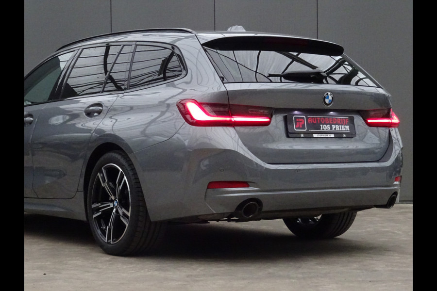 BMW 3 Serie Touring 318i * PANORAMADAK * LEER * CARPLAY !!