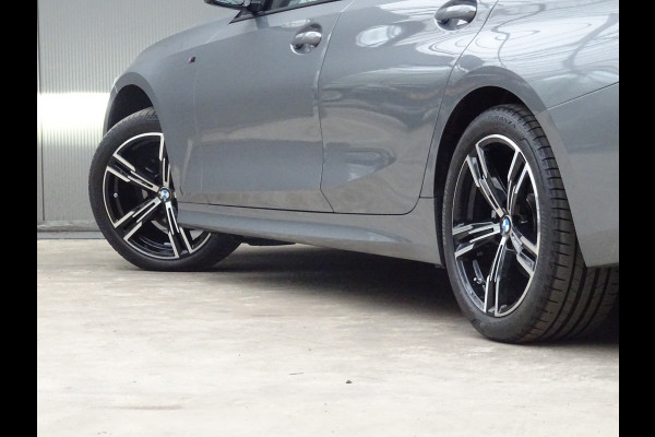 BMW 3 Serie Touring 318i * PANORAMADAK * LEER * CARPLAY !!