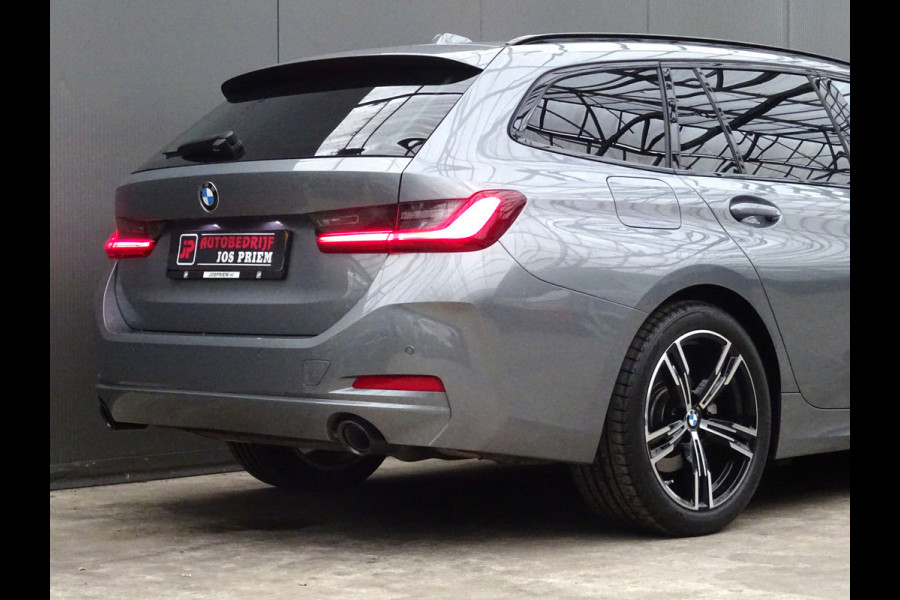 BMW 3 Serie Touring 318i * PANORAMADAK * LEER * CARPLAY !!