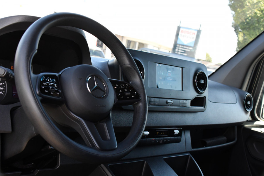 Mercedes-Benz Sprinter 317 1.9 CDI L2H2 RWD Black Edition Camera, Cruise, Carplay, LED, 170pk, Automaat, 3500kg Trekhaak, Stoelverwarming, Mbux, Uniek!