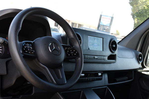 Mercedes-Benz Sprinter 317 1.9 CDI L2H2 RWD Black Edition Camera, Cruise, Carplay, LED, 170pk, Automaat, 3500kg Trekhaak, Stoelverwarming, Mbux, Uniek!