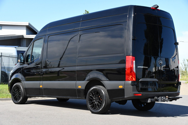 Mercedes-Benz Sprinter 317 1.9 CDI L2H2 RWD Black Edition Camera, Cruise, Carplay, LED, 170pk, Automaat, 3500kg Trekhaak, Stoelverwarming, Mbux, Uniek!