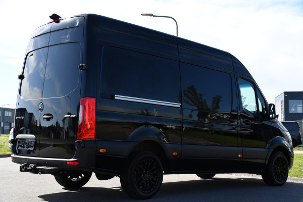Mercedes-Benz Sprinter 317 1.9 CDI L2H2 RWD Black Edition Camera, Cruise, Carplay, LED, 170pk, Automaat, 3500kg Trekhaak, Stoelverwarming, Mbux, Uniek!