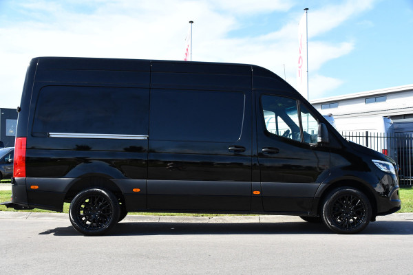 Mercedes-Benz Sprinter 317 1.9 CDI L2H2 RWD Black Edition Camera, Cruise, Carplay, LED, 170pk, Automaat, 3500kg Trekhaak, Stoelverwarming, Mbux, Uniek!