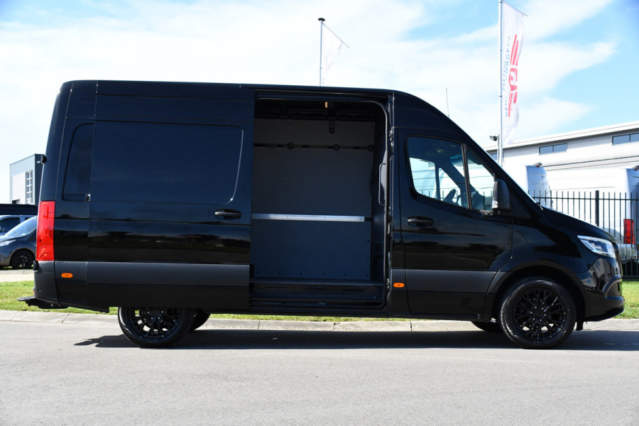 Mercedes-Benz Sprinter 317 1.9 CDI L2H2 RWD Black Edition Camera, Cruise, Carplay, LED, 170pk, Automaat, 3500kg Trekhaak, Stoelverwarming, Mbux, Uniek!