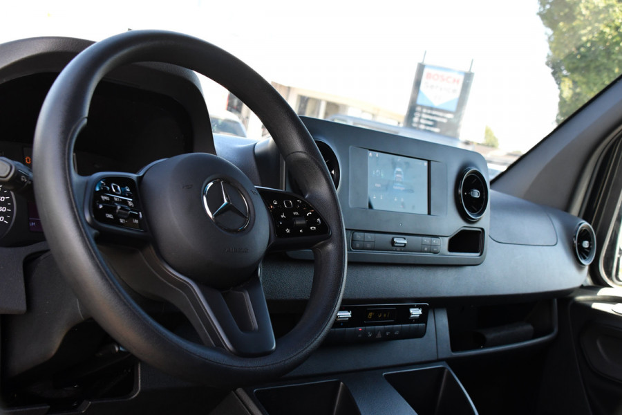 Mercedes-Benz Sprinter 317 1.9 CDI L2H2 RWD Black Edition Camera, Cruise, Carplay, LED, 170pk, Automaat, 3500kg Trekhaak, Stoelverwarming, Mbux, Uniek!