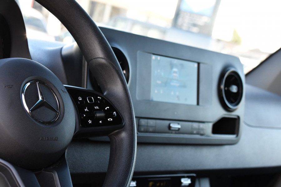 Mercedes-Benz Sprinter 317 1.9 CDI L2H2 RWD Black Edition Camera, Cruise, Carplay, LED, 170pk, Automaat, 3500kg Trekhaak, Stoelverwarming, Mbux, Uniek!