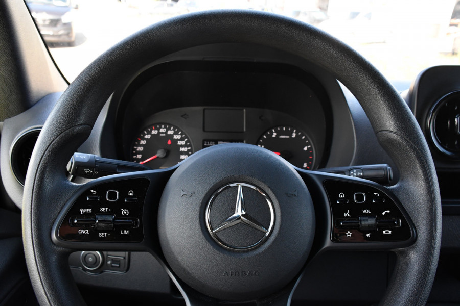 Mercedes-Benz Sprinter 317 1.9 CDI L2H2 RWD Black Edition Camera, Cruise, Carplay, LED, 170pk, Automaat, 3500kg Trekhaak, Stoelverwarming, Mbux, Uniek!