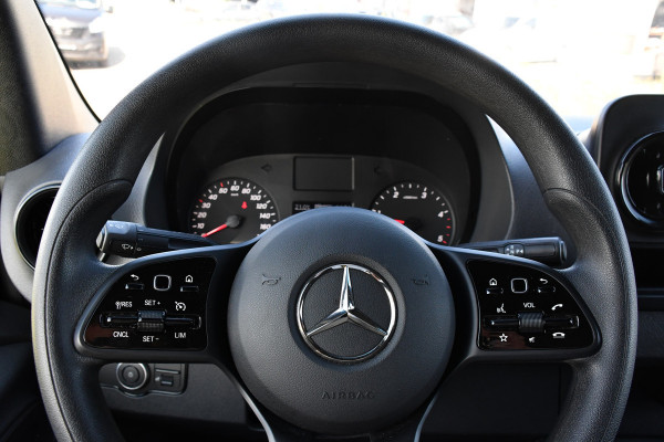 Mercedes-Benz Sprinter 317 1.9 CDI L2H2 RWD Black Edition Camera, Cruise, Carplay, LED, 170pk, Automaat, 3500kg Trekhaak, Stoelverwarming, Mbux, Uniek!