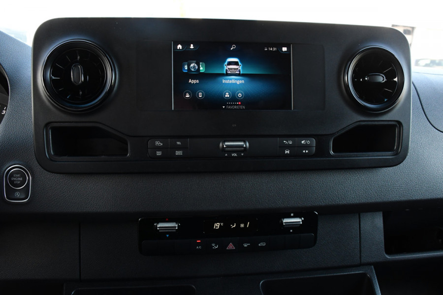 Mercedes-Benz Sprinter 317 1.9 CDI L2H2 RWD Black Edition Camera, Cruise, Carplay, LED, 170pk, Automaat, 3500kg Trekhaak, Stoelverwarming, Mbux, Uniek!