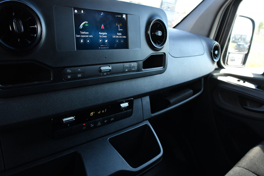 Mercedes-Benz Sprinter 317 1.9 CDI L2H2 RWD Black Edition Camera, Cruise, Carplay, LED, 170pk, Automaat, 3500kg Trekhaak, Stoelverwarming, Mbux, Uniek!