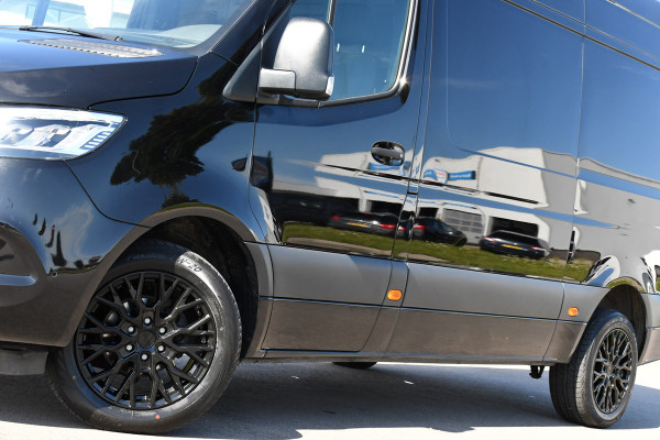 Mercedes-Benz Sprinter 317 1.9 CDI L2H2 RWD Black Edition Camera, Cruise, Carplay, LED, 170pk, Automaat, 3500kg Trekhaak, Stoelverwarming, Mbux, Uniek!