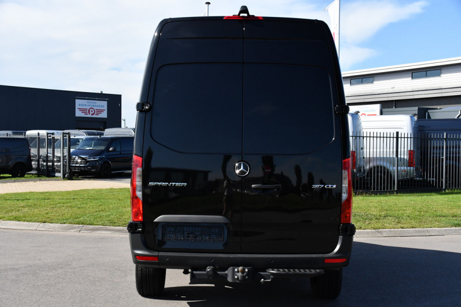 Mercedes-Benz Sprinter 317 1.9 CDI L2H2 RWD Black Edition Camera, Cruise, Carplay, LED, 170pk, Automaat, 3500kg Trekhaak, Stoelverwarming, Mbux, Uniek!