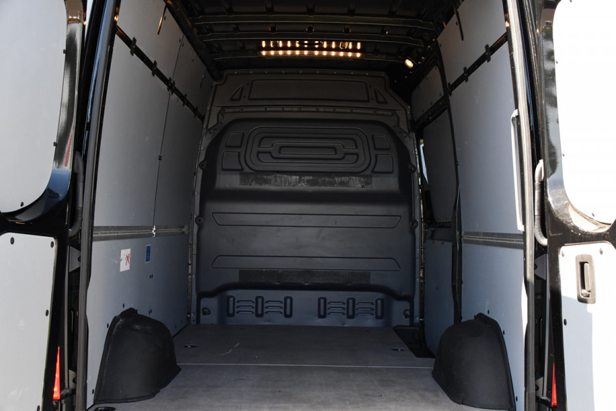 Mercedes-Benz Sprinter 317 1.9 CDI L2H2 RWD Black Edition Camera, Cruise, Carplay, LED, 170pk, Automaat, 3500kg Trekhaak, Stoelverwarming, Mbux, Uniek!