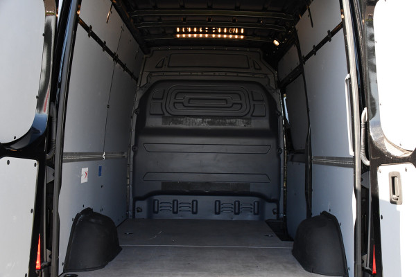 Mercedes-Benz Sprinter 317 1.9 CDI L2H2 RWD Black Edition Camera, Cruise, Carplay, LED, 170pk, Automaat, 3500kg Trekhaak, Stoelverwarming, Mbux, Uniek!