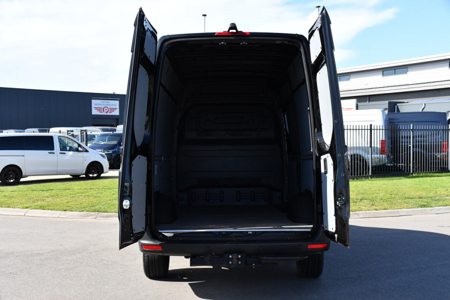 Mercedes-Benz Sprinter 317 1.9 CDI L2H2 RWD Black Edition Camera, Cruise, Carplay, LED, 170pk, Automaat, 3500kg Trekhaak, Stoelverwarming, Mbux, Uniek!