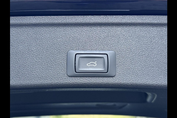 Audi A4 Avant 35 TFSI S edition Competition Automaat | Zwart optiek | Stoelverwarming | Google Navigatie | Apple CarPlay | Getint glas |