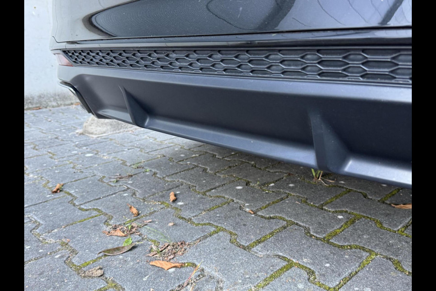 Audi A4 Avant 35 TFSI S edition Competition Automaat | Zwart optiek | Stoelverwarming | Google Navigatie | Apple CarPlay | Getint glas |
