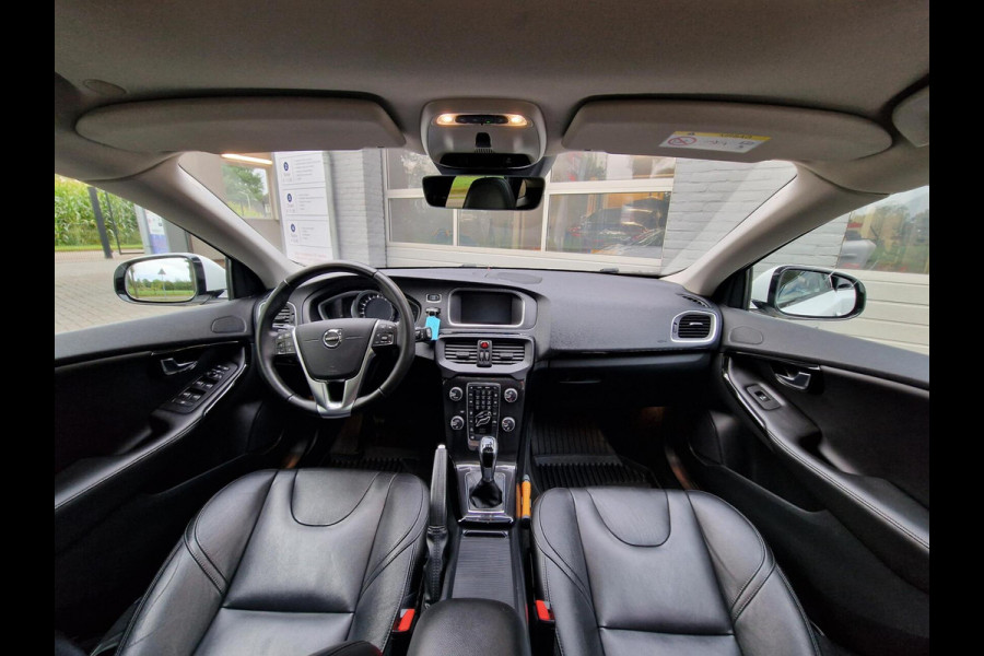 Volvo V40 2.0 T3 Dynamic Edition|Trekhaak|Pano||leder|H&D|LED|18-inch|Camera|