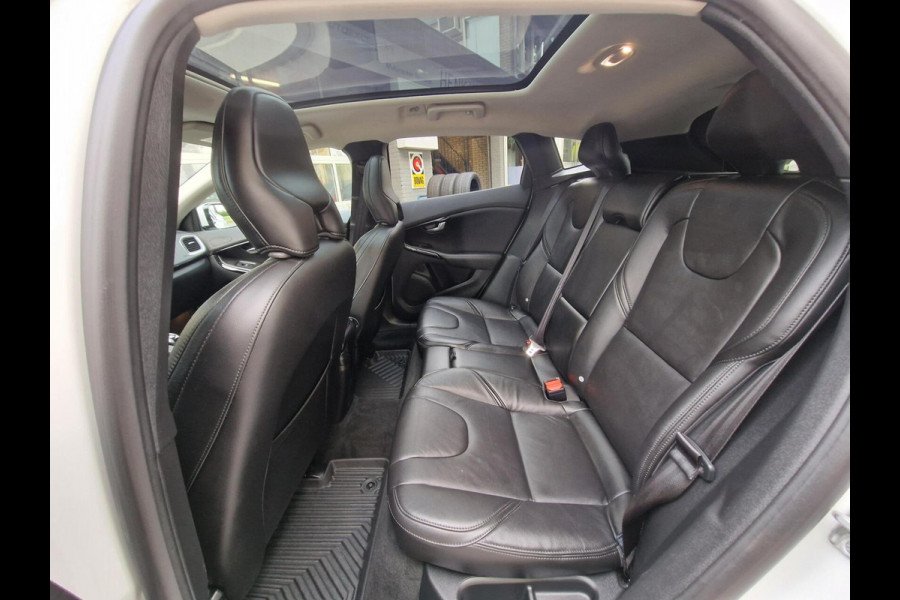Volvo V40 2.0 T3 Dynamic Edition|Trekhaak|Pano||leder|H&D|LED|18-inch|Camera|