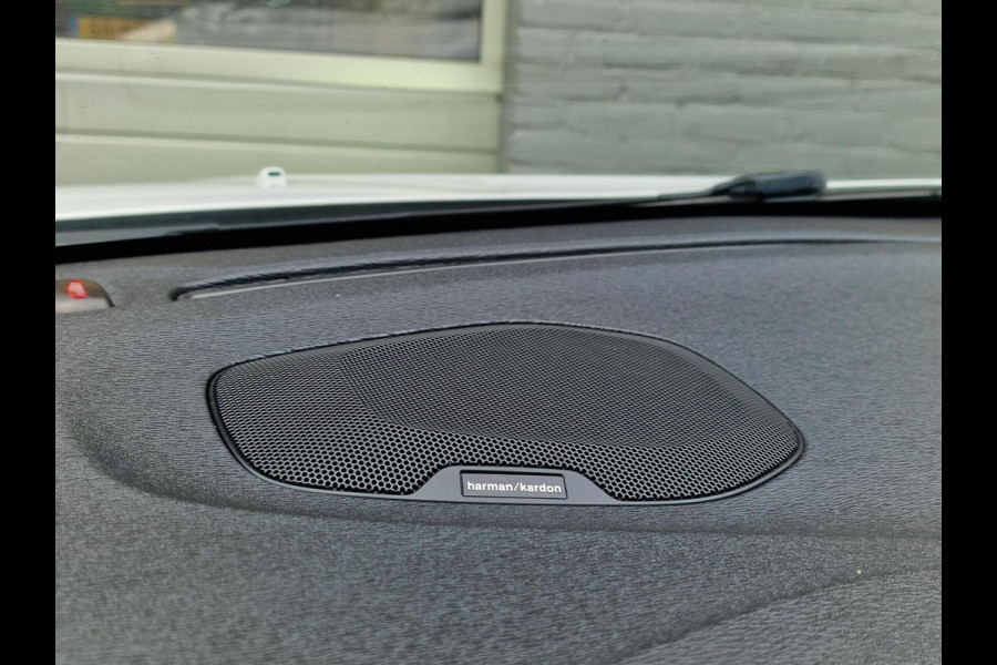 Volvo V40 2.0 T3 Dynamic Edition|Trekhaak|Pano||leder|H&D|LED|18-inch|Camera|