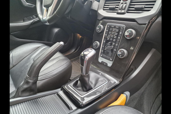 Volvo V40 2.0 T3 Dynamic Edition|Trekhaak|Pano||leder|H&D|LED|18-inch|Camera|