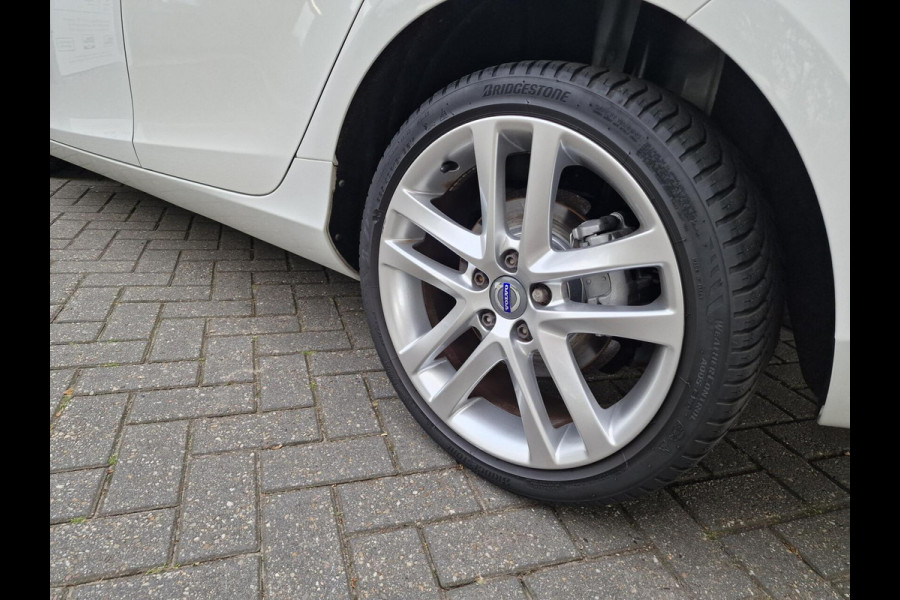 Volvo V40 2.0 T3 Dynamic Edition|Trekhaak|Pano||leder|H&D|LED|18-inch|Camera|