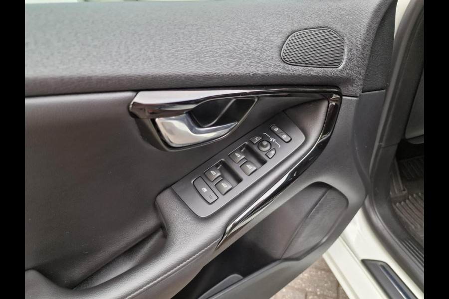 Volvo V40 2.0 T3 Dynamic Edition|Trekhaak|Pano||leder|H&D|LED|18-inch|Camera|