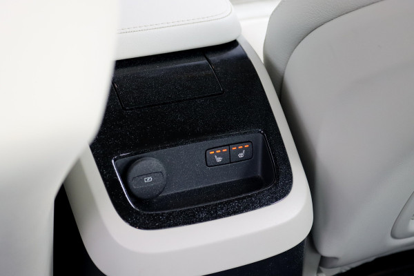 Volvo S90 2.0 T8 Plug-In Hybrid AWD Plus Bright | Pilot Assist | Leder | Memory | Trekhaak | Camera | Achterbank Verwarmd | Verwarmd Stuurwiel | Apple Carplay/Android Auto |
