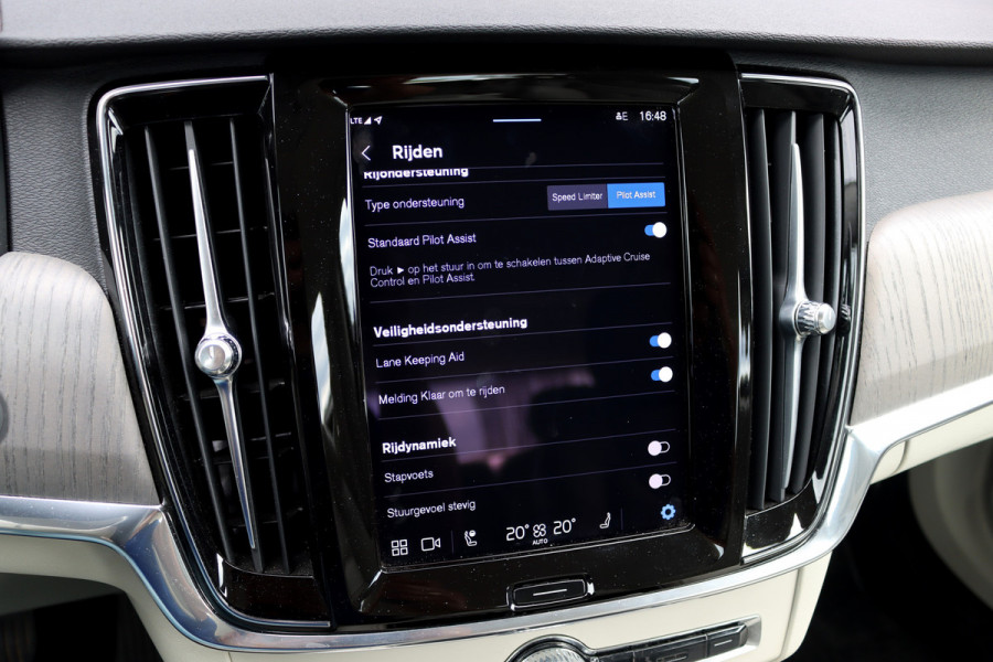 Volvo S90 2.0 T8 Plug-In Hybrid AWD Plus Bright | Pilot Assist | Leder | Memory | Trekhaak | Camera | Achterbank Verwarmd | Verwarmd Stuurwiel | Apple Carplay/Android Auto |