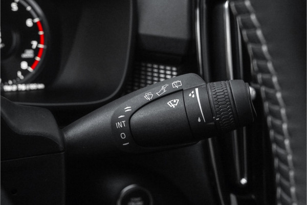Volvo XC40 1.5 T3 R-Design 164PK Automaat ACC Camera 18"