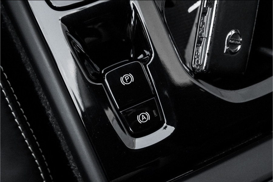 Volvo XC40 1.5 T3 R-Design 164PK Automaat ACC Camera 18"