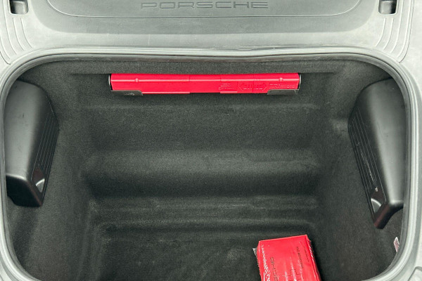 Porsche 718 Boxster 2.0 AANBIEDING!!!(Perfect OnderH, Sport Chrono, Sport Uitlaat, StoelV, Parkeersensoren, Navi, Cruise Con, Etc)