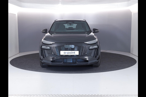 Audi Q6 S Edition e-tron perf 225kW/306pk 100Kwh Hatchback Audi Q6 e-tron S edition performance 100 kWh Omgevingscamera's, adaptive cruise control, ledkoplampen plus, stoelverwarming voor en achter, comfortpakket