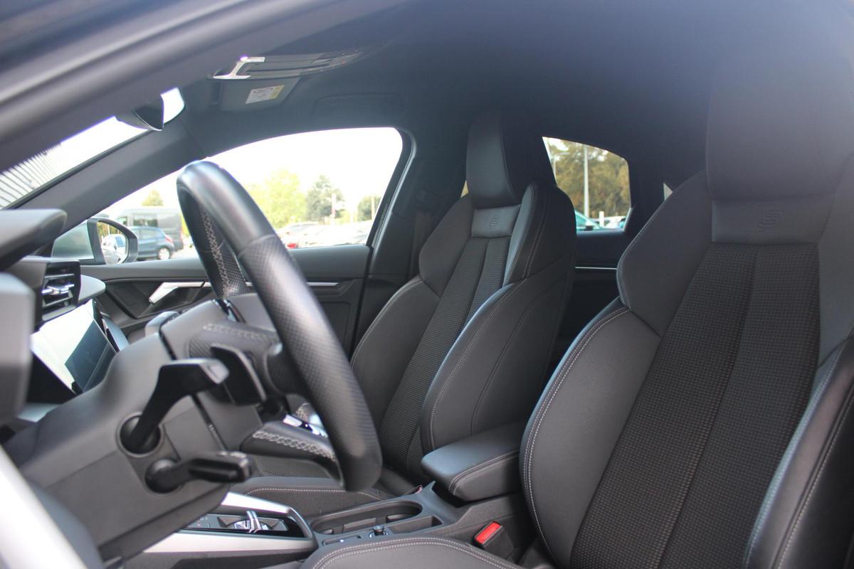 Audi A3 Limousine 2.0 TFSI 310PK S3 QUATTRO | APPLE CARPLAY/ANDROID AUTO | STOEL VERWARMING | S-LINE INTERIEUR/EXTERIEUR | SPORT STUUR S-LINE MET SCHAKEL FUNCTIE | NAVIGATIE | VIRTUAL COCKPIT PLUS | GLANS PAKKET | CRUISE CONTROL | ADVANCED KEY | AMBIENTE VERLICHTING | LANE ASSIST | CLIMATE CONTROL | FULL LED KOPLAMPEN | SPORT STOELEN | PARKEER SENSOREN ACHTER | S SPORTONDERSTEL | S REMMEN | DRAADLOZE TELEFOONLADER |