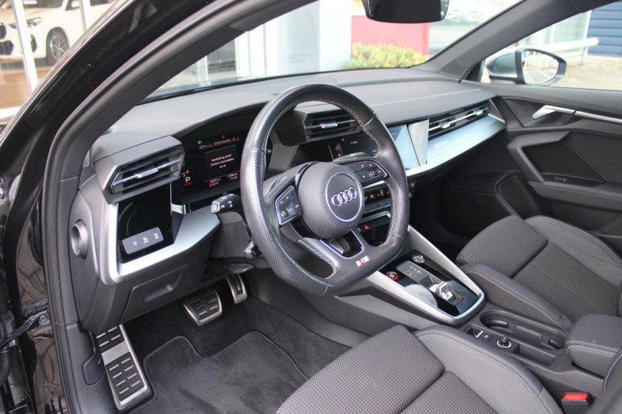 Audi A3 Limousine 2.0 TFSI 310PK S3 QUATTRO | APPLE CARPLAY/ANDROID AUTO | STOEL VERWARMING | S-LINE INTERIEUR/EXTERIEUR | SPORT STUUR S-LINE MET SCHAKEL FUNCTIE | NAVIGATIE | VIRTUAL COCKPIT PLUS | GLANS PAKKET | CRUISE CONTROL | ADVANCED KEY | AMBIENTE VERLICHTING | LANE ASSIST | CLIMATE CONTROL | FULL LED KOPLAMPEN | SPORT STOELEN | PARKEER SENSOREN ACHTER | S SPORTONDERSTEL | S REMMEN | DRAADLOZE TELEFOONLADER |