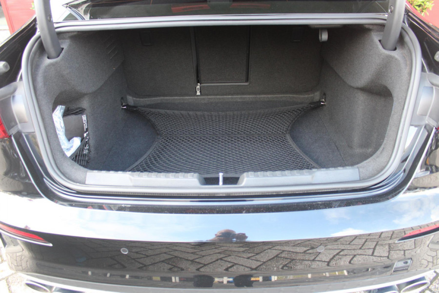 Audi A3 Limousine 2.0 TFSI 310PK S3 QUATTRO | APPLE CARPLAY/ANDROID AUTO | STOEL VERWARMING | S-LINE INTERIEUR/EXTERIEUR | SPORT STUUR S-LINE MET SCHAKEL FUNCTIE | NAVIGATIE | VIRTUAL COCKPIT PLUS | GLANS PAKKET | CRUISE CONTROL | ADVANCED KEY | AMBIENTE VERLICHTING | LANE ASSIST | CLIMATE CONTROL | FULL LED KOPLAMPEN | SPORT STOELEN | PARKEER SENSOREN ACHTER | S SPORTONDERSTEL | S REMMEN | DRAADLOZE TELEFOONLADER |
