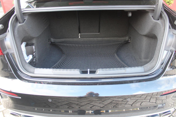 Audi A3 Limousine 2.0 TFSI 310PK S3 QUATTRO | APPLE CARPLAY/ANDROID AUTO | STOEL VERWARMING | S-LINE INTERIEUR/EXTERIEUR | SPORT STUUR S-LINE MET SCHAKEL FUNCTIE | NAVIGATIE | VIRTUAL COCKPIT PLUS | GLANS PAKKET | CRUISE CONTROL | ADVANCED KEY | AMBIENTE VERLICHTING | LANE ASSIST | CLIMATE CONTROL | FULL LED KOPLAMPEN | SPORT STOELEN | PARKEER SENSOREN ACHTER | S SPORTONDERSTEL | S REMMEN | DRAADLOZE TELEFOONLADER |