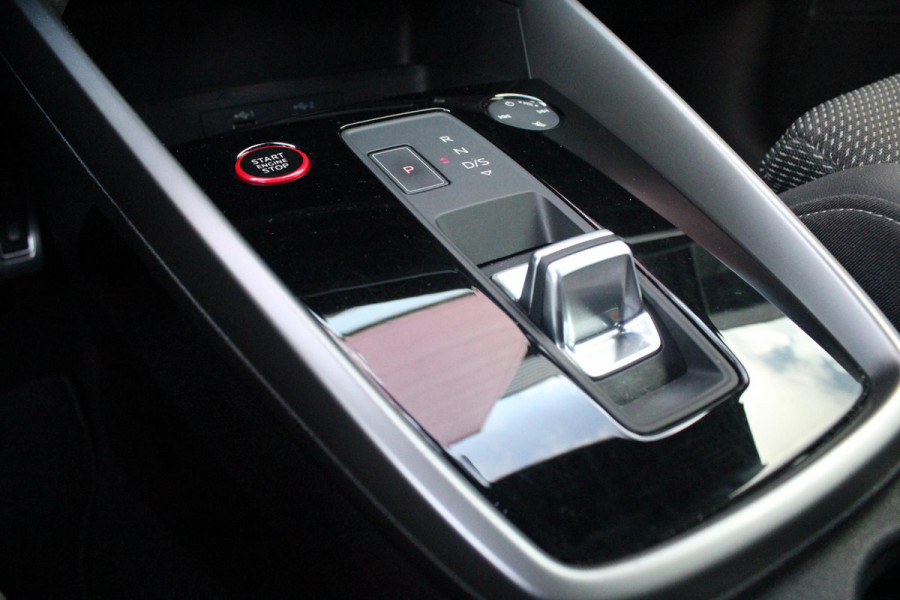 Audi A3 Limousine 2.0 TFSI 310PK S3 QUATTRO | APPLE CARPLAY/ANDROID AUTO | STOEL VERWARMING | S-LINE INTERIEUR/EXTERIEUR | SPORT STUUR S-LINE MET SCHAKEL FUNCTIE | NAVIGATIE | VIRTUAL COCKPIT PLUS | GLANS PAKKET | CRUISE CONTROL | ADVANCED KEY | AMBIENTE VERLICHTING | LANE ASSIST | CLIMATE CONTROL | FULL LED KOPLAMPEN | SPORT STOELEN | PARKEER SENSOREN ACHTER | S SPORTONDERSTEL | S REMMEN | DRAADLOZE TELEFOONLADER |