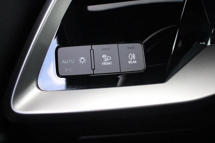 Audi A3 Limousine 2.0 TFSI 310PK S3 QUATTRO | APPLE CARPLAY/ANDROID AUTO | STOEL VERWARMING | S-LINE INTERIEUR/EXTERIEUR | SPORT STUUR S-LINE MET SCHAKEL FUNCTIE | NAVIGATIE | VIRTUAL COCKPIT PLUS | GLANS PAKKET | CRUISE CONTROL | ADVANCED KEY | AMBIENTE VERLICHTING | LANE ASSIST | CLIMATE CONTROL | FULL LED KOPLAMPEN | SPORT STOELEN | PARKEER SENSOREN ACHTER | S SPORTONDERSTEL | S REMMEN | DRAADLOZE TELEFOONLADER |