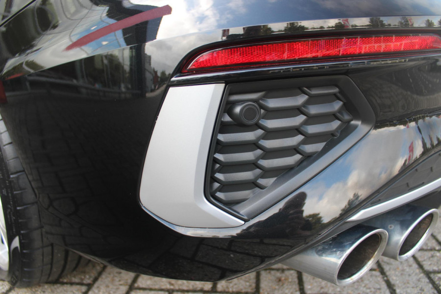 Audi A3 Limousine 2.0 TFSI 310PK S3 QUATTRO | APPLE CARPLAY/ANDROID AUTO | STOEL VERWARMING | S-LINE INTERIEUR/EXTERIEUR | SPORT STUUR S-LINE MET SCHAKEL FUNCTIE | NAVIGATIE | VIRTUAL COCKPIT PLUS | GLANS PAKKET | CRUISE CONTROL | ADVANCED KEY | AMBIENTE VERLICHTING | LANE ASSIST | CLIMATE CONTROL | FULL LED KOPLAMPEN | SPORT STOELEN | PARKEER SENSOREN ACHTER | S SPORTONDERSTEL | S REMMEN | DRAADLOZE TELEFOONLADER |