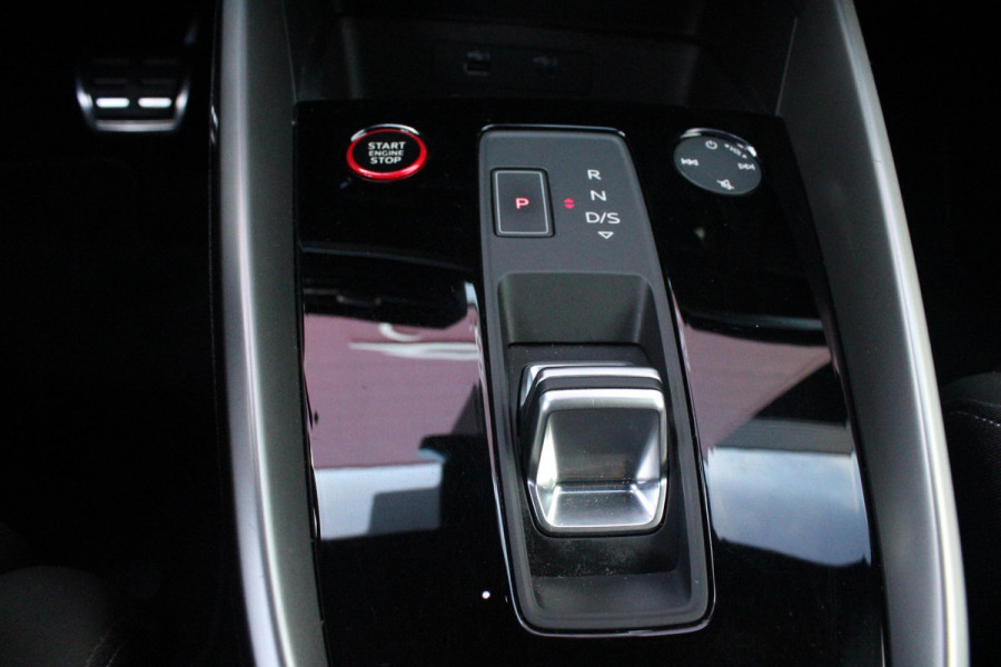 Audi A3 Limousine 2.0 TFSI 310PK S3 QUATTRO | APPLE CARPLAY/ANDROID AUTO | STOEL VERWARMING | S-LINE INTERIEUR/EXTERIEUR | SPORT STUUR S-LINE MET SCHAKEL FUNCTIE | NAVIGATIE | VIRTUAL COCKPIT PLUS | GLANS PAKKET | CRUISE CONTROL | ADVANCED KEY | AMBIENTE VERLICHTING | LANE ASSIST | CLIMATE CONTROL | FULL LED KOPLAMPEN | SPORT STOELEN | PARKEER SENSOREN ACHTER | S SPORTONDERSTEL | S REMMEN | DRAADLOZE TELEFOONLADER |
