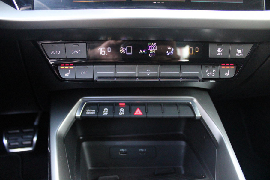 Audi A3 Limousine 2.0 TFSI 310PK S3 QUATTRO | APPLE CARPLAY/ANDROID AUTO | STOEL VERWARMING | S-LINE INTERIEUR/EXTERIEUR | SPORT STUUR S-LINE MET SCHAKEL FUNCTIE | NAVIGATIE | VIRTUAL COCKPIT PLUS | GLANS PAKKET | CRUISE CONTROL | ADVANCED KEY | AMBIENTE VERLICHTING | LANE ASSIST | CLIMATE CONTROL | FULL LED KOPLAMPEN | SPORT STOELEN | PARKEER SENSOREN ACHTER | S SPORTONDERSTEL | S REMMEN | DRAADLOZE TELEFOONLADER |