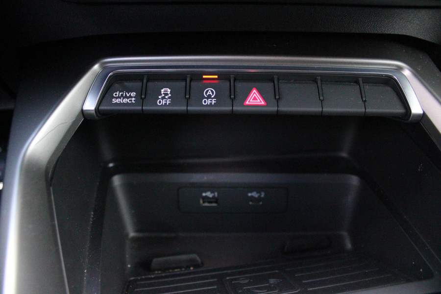 Audi A3 Limousine 2.0 TFSI 310PK S3 QUATTRO | APPLE CARPLAY/ANDROID AUTO | STOEL VERWARMING | S-LINE INTERIEUR/EXTERIEUR | SPORT STUUR S-LINE MET SCHAKEL FUNCTIE | NAVIGATIE | VIRTUAL COCKPIT PLUS | GLANS PAKKET | CRUISE CONTROL | ADVANCED KEY | AMBIENTE VERLICHTING | LANE ASSIST | CLIMATE CONTROL | FULL LED KOPLAMPEN | SPORT STOELEN | PARKEER SENSOREN ACHTER | S SPORTONDERSTEL | S REMMEN | DRAADLOZE TELEFOONLADER |