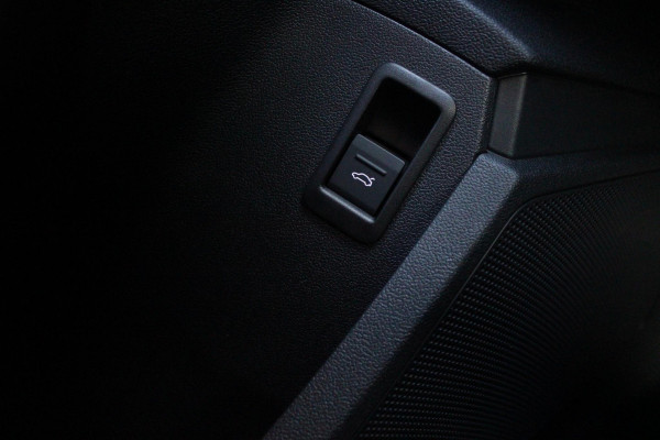 Audi A3 Limousine 2.0 TFSI 310PK S3 QUATTRO | APPLE CARPLAY/ANDROID AUTO | STOEL VERWARMING | S-LINE INTERIEUR/EXTERIEUR | SPORT STUUR S-LINE MET SCHAKEL FUNCTIE | NAVIGATIE | VIRTUAL COCKPIT PLUS | GLANS PAKKET | CRUISE CONTROL | ADVANCED KEY | AMBIENTE VERLICHTING | LANE ASSIST | CLIMATE CONTROL | FULL LED KOPLAMPEN | SPORT STOELEN | PARKEER SENSOREN ACHTER | S SPORTONDERSTEL | S REMMEN | DRAADLOZE TELEFOONLADER |