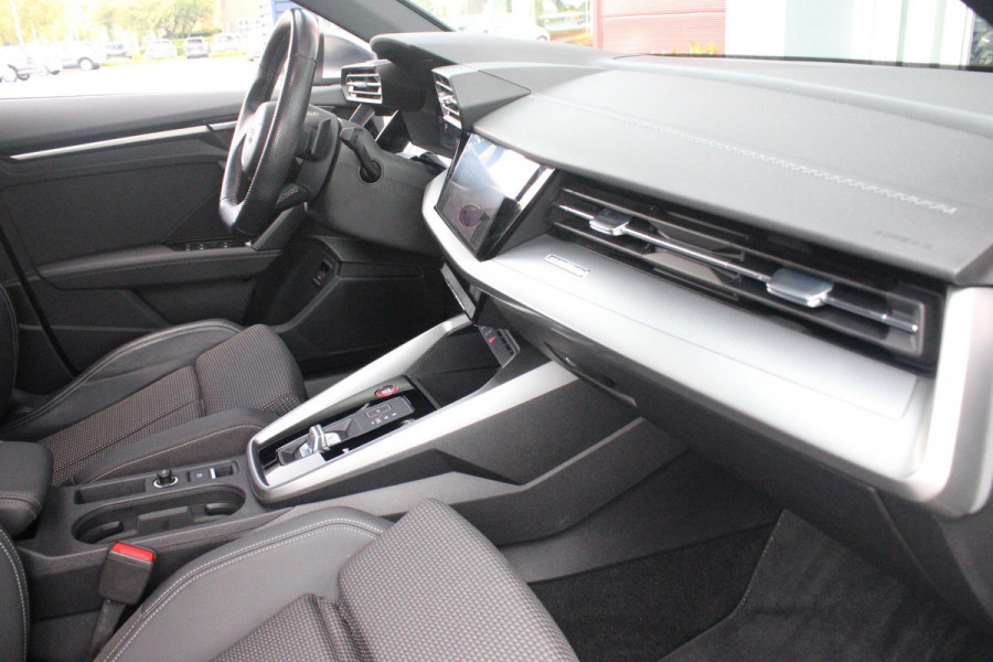 Audi A3 Limousine 2.0 TFSI 310PK S3 QUATTRO | APPLE CARPLAY/ANDROID AUTO | STOEL VERWARMING | S-LINE INTERIEUR/EXTERIEUR | SPORT STUUR S-LINE MET SCHAKEL FUNCTIE | NAVIGATIE | VIRTUAL COCKPIT PLUS | GLANS PAKKET | CRUISE CONTROL | ADVANCED KEY | AMBIENTE VERLICHTING | LANE ASSIST | CLIMATE CONTROL | FULL LED KOPLAMPEN | SPORT STOELEN | PARKEER SENSOREN ACHTER | S SPORTONDERSTEL | S REMMEN | DRAADLOZE TELEFOONLADER |