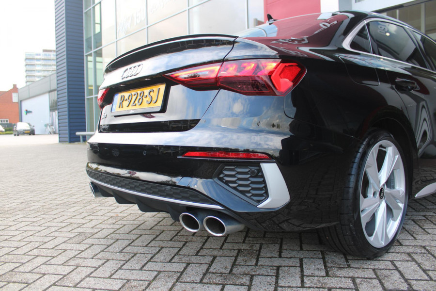 Audi A3 Limousine 2.0 TFSI 310PK S3 QUATTRO | APPLE CARPLAY/ANDROID AUTO | STOEL VERWARMING | S-LINE INTERIEUR/EXTERIEUR | SPORT STUUR S-LINE MET SCHAKEL FUNCTIE | NAVIGATIE | VIRTUAL COCKPIT PLUS | GLANS PAKKET | CRUISE CONTROL | ADVANCED KEY | AMBIENTE VERLICHTING | LANE ASSIST | CLIMATE CONTROL | FULL LED KOPLAMPEN | SPORT STOELEN | PARKEER SENSOREN ACHTER | S SPORTONDERSTEL | S REMMEN | DRAADLOZE TELEFOONLADER |