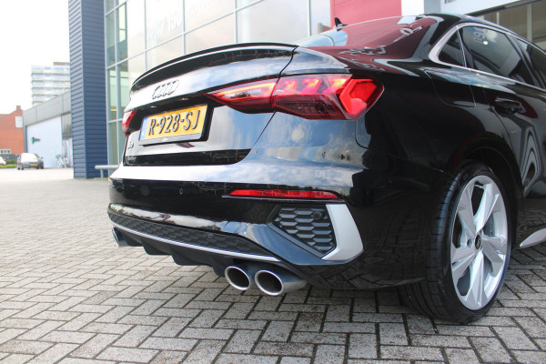 Audi A3 Limousine 2.0 TFSI 310PK S3 QUATTRO | APPLE CARPLAY/ANDROID AUTO | STOEL VERWARMING | S-LINE INTERIEUR/EXTERIEUR | SPORT STUUR S-LINE MET SCHAKEL FUNCTIE | NAVIGATIE | VIRTUAL COCKPIT PLUS | GLANS PAKKET | CRUISE CONTROL | ADVANCED KEY | AMBIENTE VERLICHTING | LANE ASSIST | CLIMATE CONTROL | FULL LED KOPLAMPEN | SPORT STOELEN | PARKEER SENSOREN ACHTER | S SPORTONDERSTEL | S REMMEN | DRAADLOZE TELEFOONLADER |