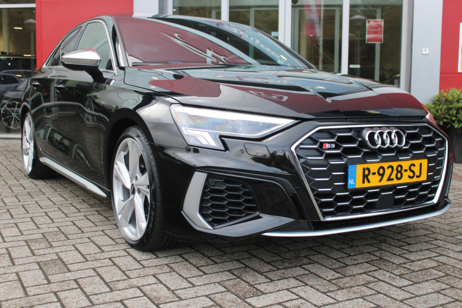 Audi A3 Limousine 2.0 TFSI 310PK S3 QUATTRO | APPLE CARPLAY/ANDROID AUTO | STOEL VERWARMING | S-LINE INTERIEUR/EXTERIEUR | SPORT STUUR S-LINE MET SCHAKEL FUNCTIE | NAVIGATIE | VIRTUAL COCKPIT PLUS | GLANS PAKKET | CRUISE CONTROL | ADVANCED KEY | AMBIENTE VERLICHTING | LANE ASSIST | CLIMATE CONTROL | FULL LED KOPLAMPEN | SPORT STOELEN | PARKEER SENSOREN ACHTER | S SPORTONDERSTEL | S REMMEN | DRAADLOZE TELEFOONLADER |